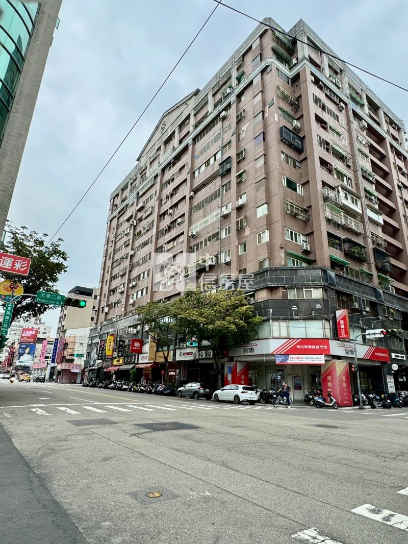 南屯正東興路霸氣角間店面房屋室內格局與周邊環境