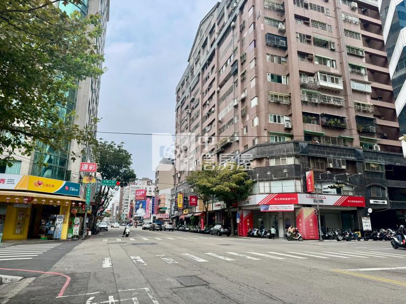 南屯正東興路霸氣角間店面房屋室內格局與周邊環境