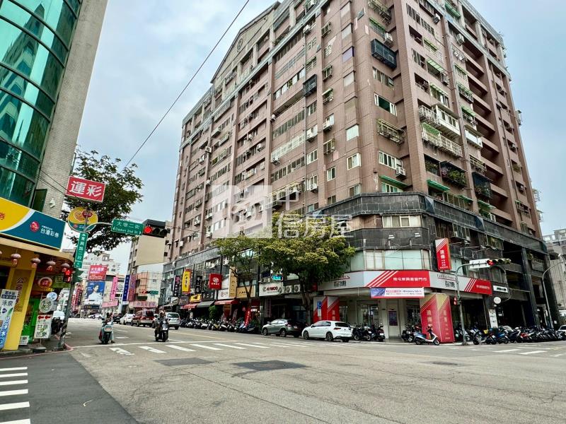 南屯正東興路霸氣角間店面房屋室內格局與周邊環境