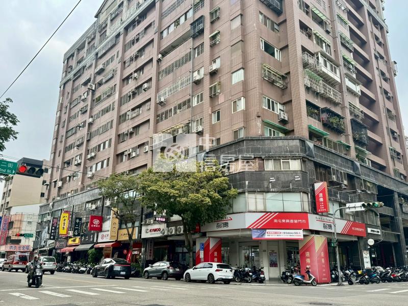 南屯正東興路霸氣角間店面房屋室內格局與周邊環境