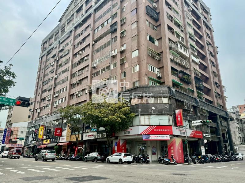 南屯正東興路霸氣角間店面房屋室內格局與周邊環境