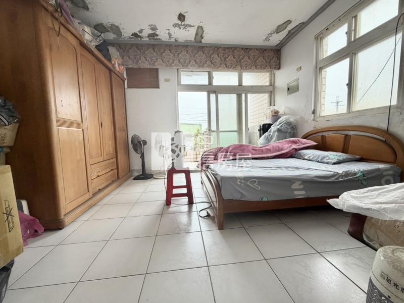 【安家】專任-新屋邊間前院停車透天房屋室內格局與周邊環境