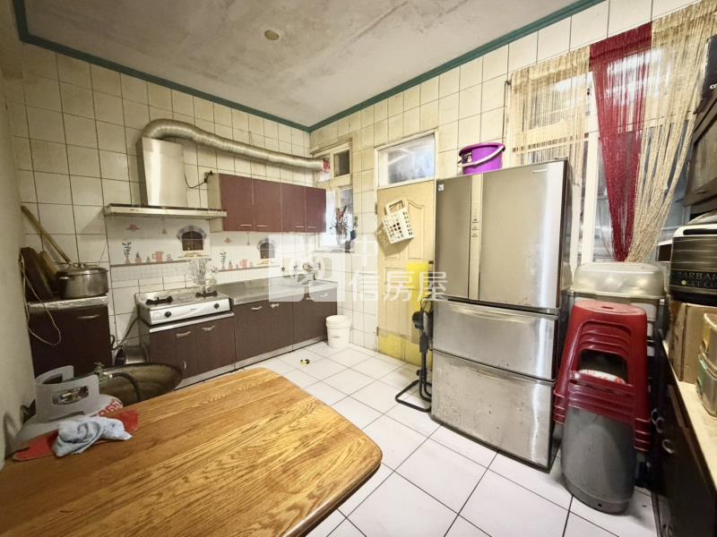 【安家】專任-新屋邊間前院停車透天房屋室內格局與周邊環境