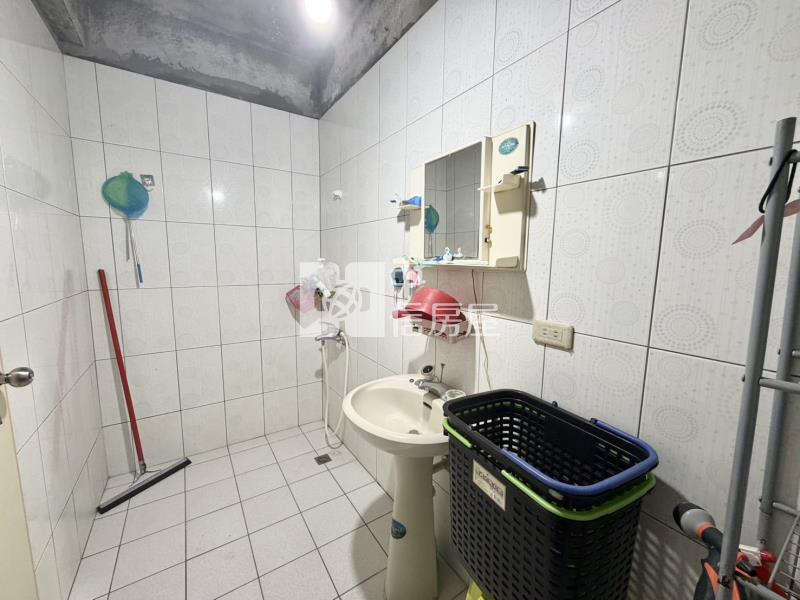 【安家】專任-新屋邊間前院停車透天房屋室內格局與周邊環境