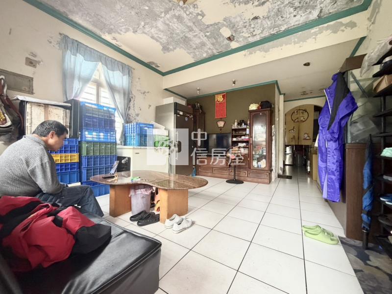 【安家】專任-新屋邊間前院停車透天房屋室內格局與周邊環境