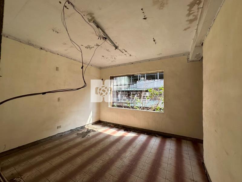 內壢交流道大面寬大地坪透天-需整理房屋室內格局與周邊環境