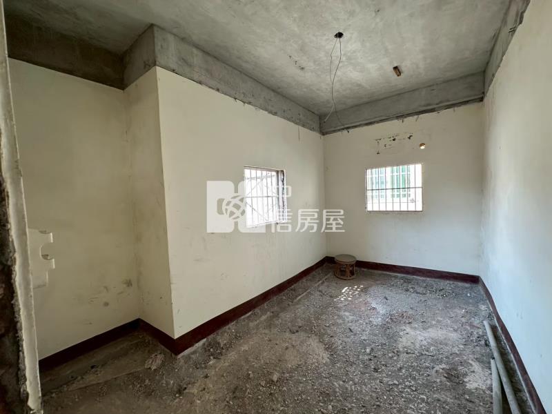 內壢交流道大面寬大地坪透天-需整理房屋室內格局與周邊環境