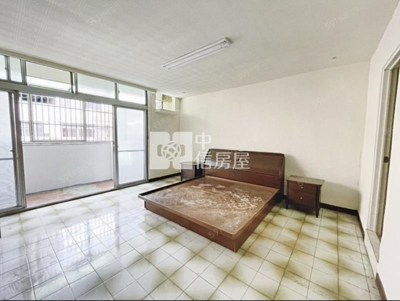 東山路大地坪車庫透天房屋室內格局與周邊環境