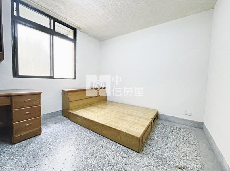 東山路大地坪車庫透天房屋室內格局與周邊環境