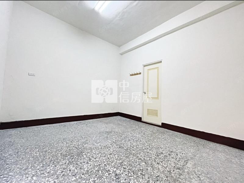 東山路大地坪車庫透天房屋室內格局與周邊環境