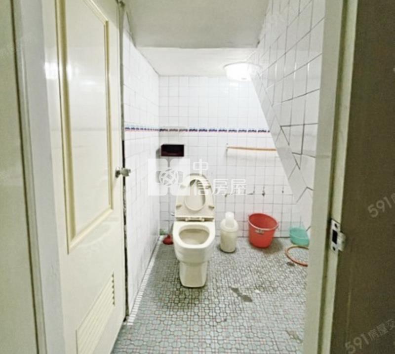 東山路大地坪車庫透天房屋室內格局與周邊環境