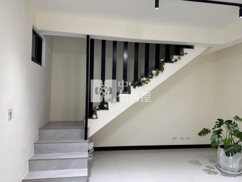 梅龍二街美透天房屋室內格局與周邊環境