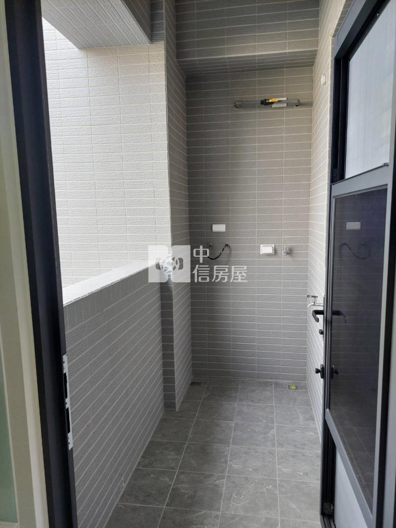 屏東市公園優質電梯華廈房屋室內格局與周邊環境