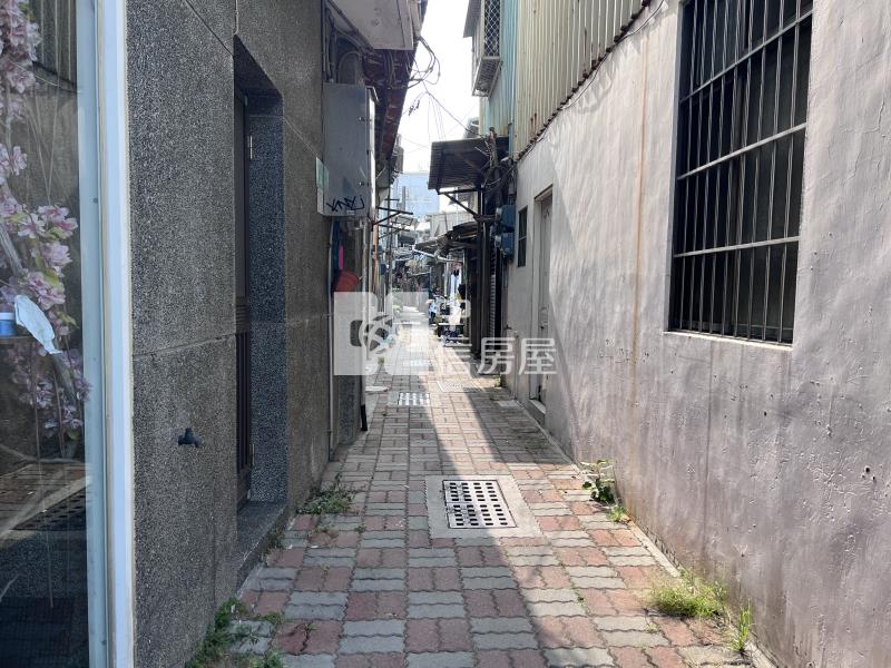 新光三越小而方正建地房屋室內格局與周邊環境