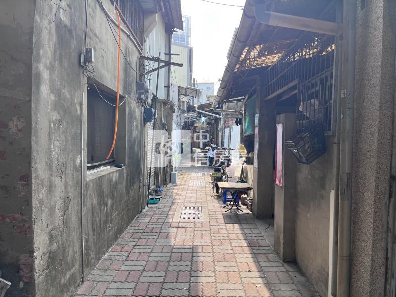 新光三越小而方正建地房屋室內格局與周邊環境