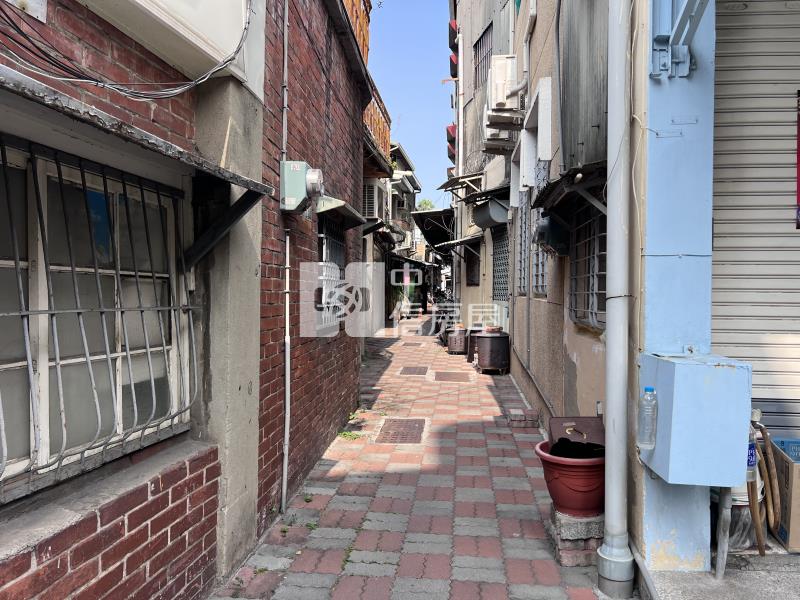 新光三越小而方正建地房屋室內格局與周邊環境