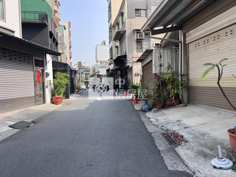 新光三越小而方正建地房屋室內格局與周邊環境