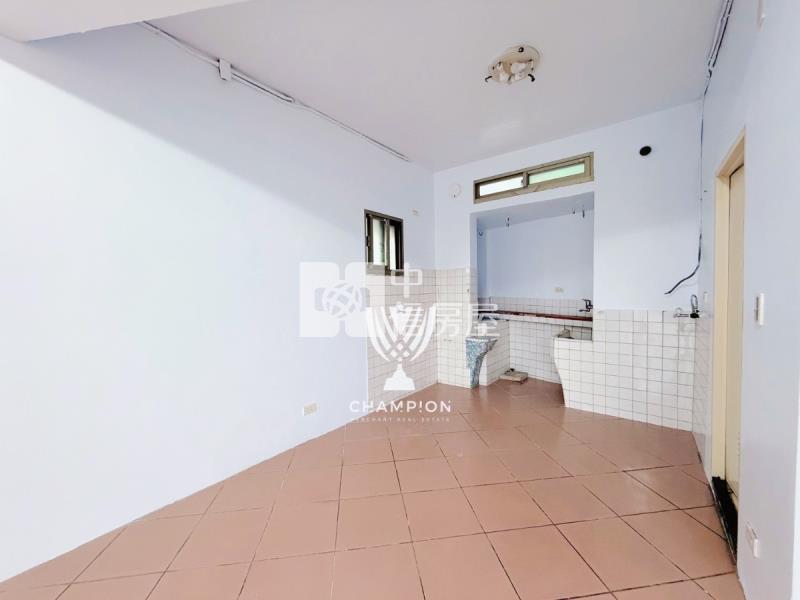 【冠軍商仲】中正路近海大透天房屋室內格局與周邊環境