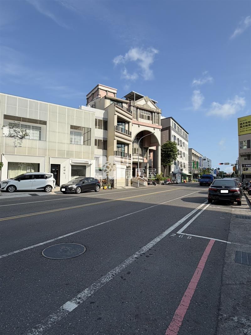 南區買地送屋大面寬收租金店面房屋室內格局與周邊環境