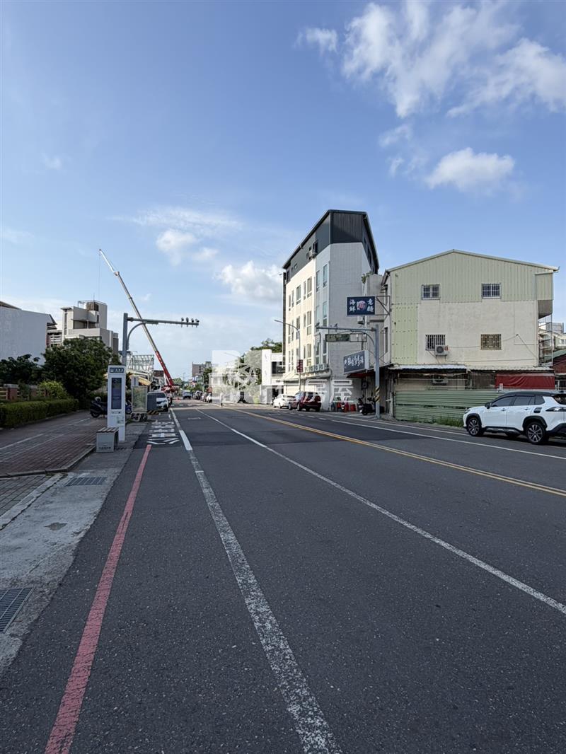 南區買地送屋大面寬收租金店面房屋室內格局與周邊環境