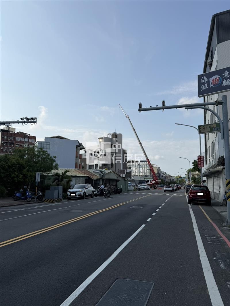 南區買地送屋大面寬收租金店面房屋室內格局與周邊環境