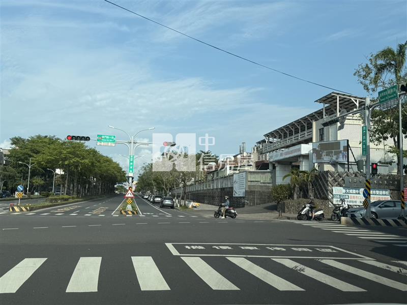 南區買地送屋大面寬收租金店面房屋室內格局與周邊環境