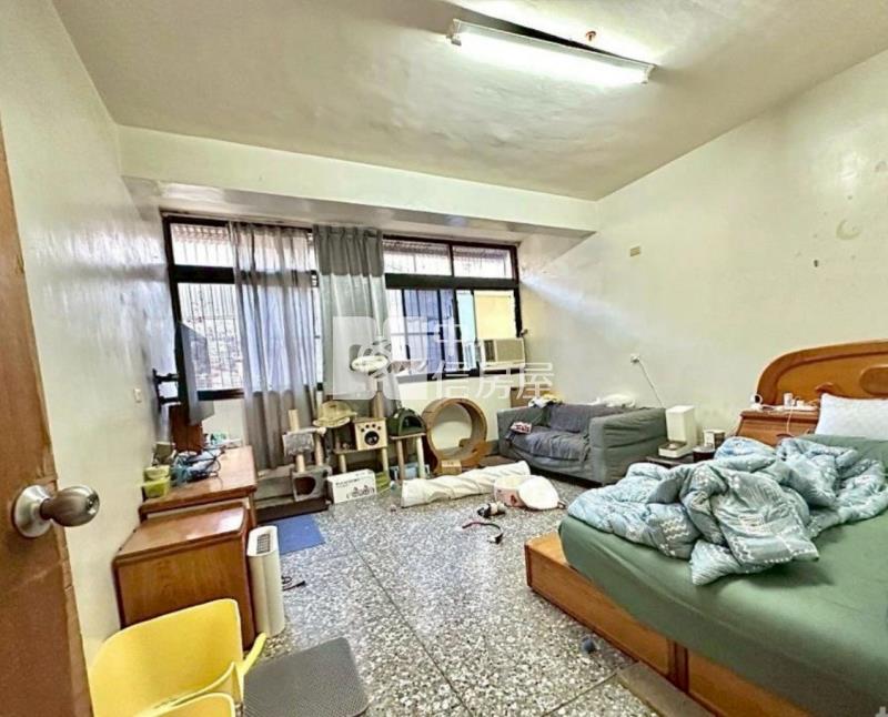 文心崇德商圈臨路透店房屋室內格局與周邊環境