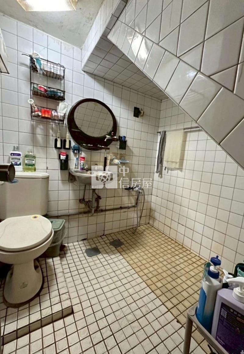 文心崇德商圈臨路透店房屋室內格局與周邊環境