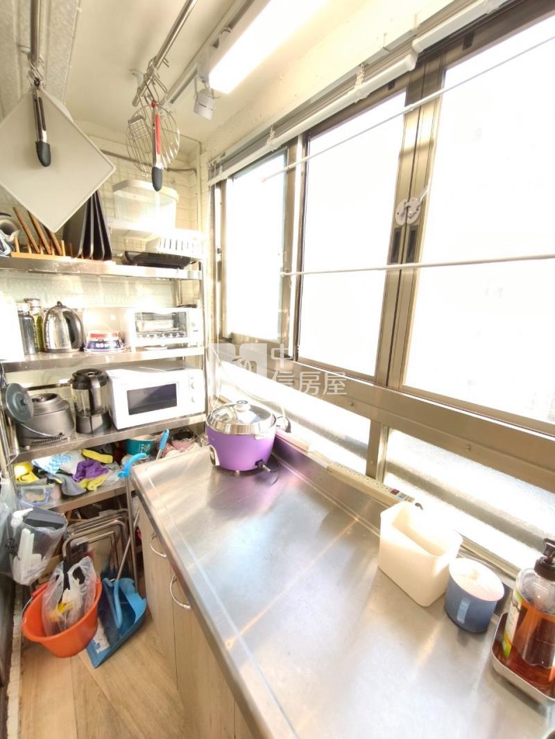 正一中商圈住辦合一附車位房屋室內格局與周邊環境