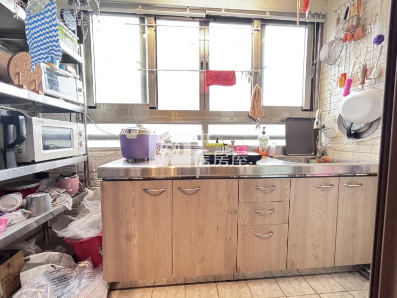 正一中商圈住辦合一附車位房屋室內格局與周邊環境