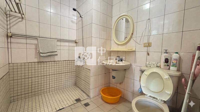 安一路採光通風三房房屋室內格局與周邊環境