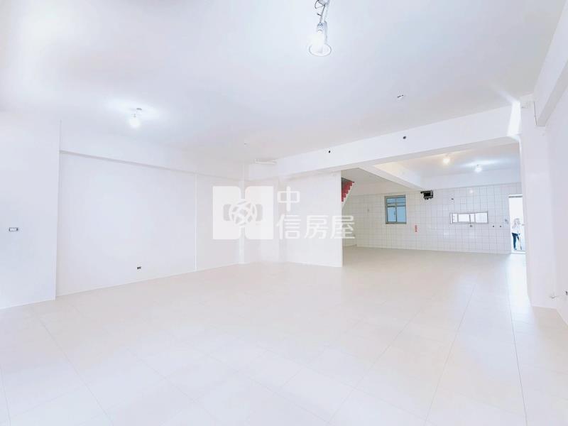 暖暖街商業用挑高金店面附車位房屋室內格局與周邊環境