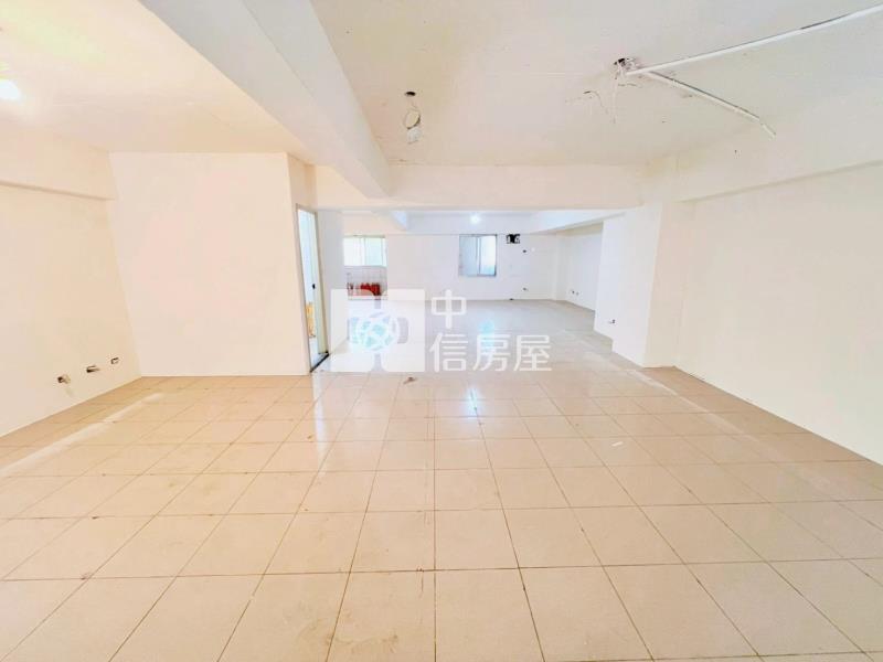暖暖街商業用挑高金店面附車位房屋室內格局與周邊環境