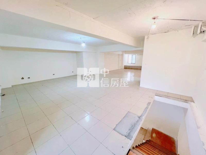 暖暖街商業用挑高金店面附車位房屋室內格局與周邊環境