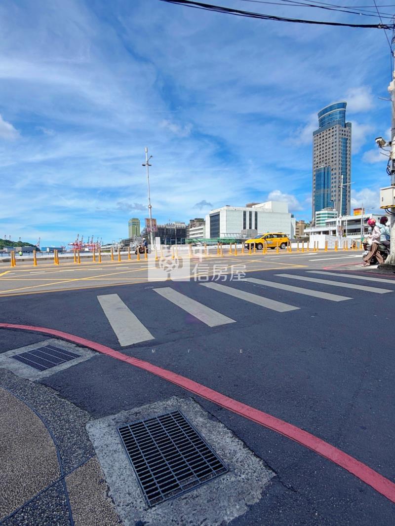 基隆黃金海洋廣場旁店面房屋室內格局與周邊環境