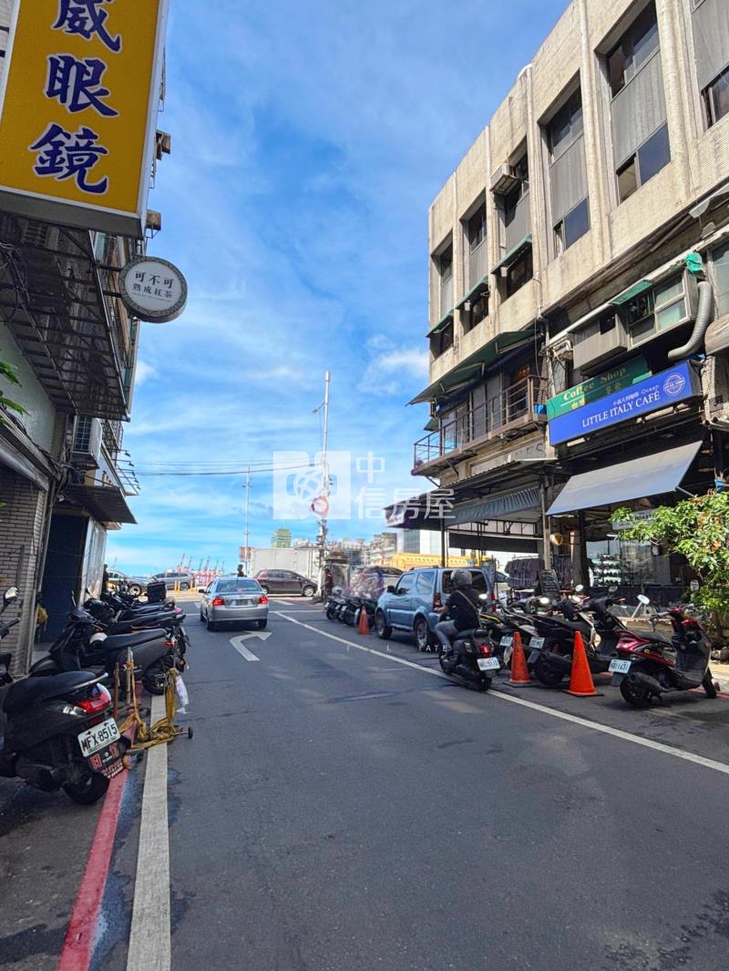 基隆黃金海洋廣場旁店面房屋室內格局與周邊環境