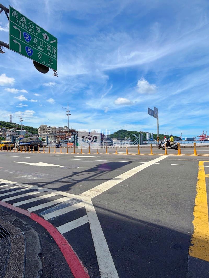 基隆黃金海洋廣場旁店面房屋室內格局與周邊環境