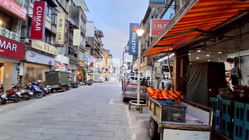 市區近港邊商業珍寶房屋室內格局與周邊環境