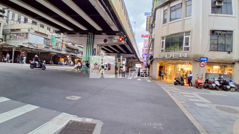 市區近港邊商業珍寶房屋室內格局與周邊環境