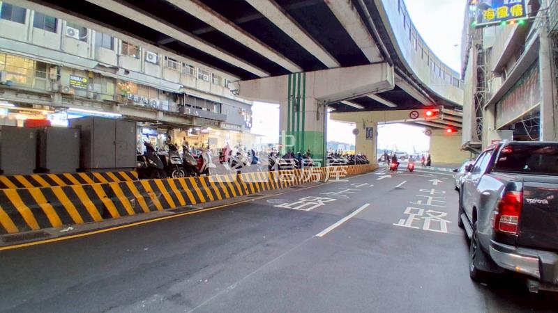 市區近港邊商業珍寶房屋室內格局與周邊環境