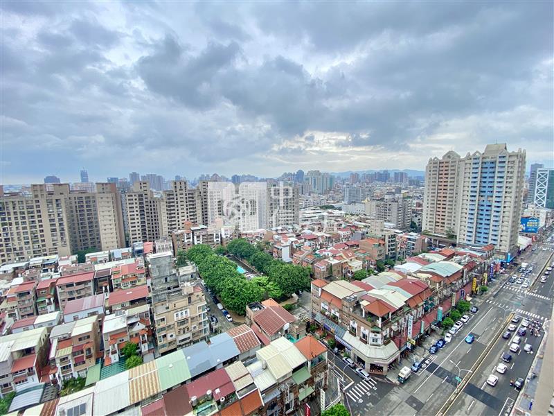 中國醫旁稀有室內53坪高樓層景觀五房房屋室內格局與周邊環境