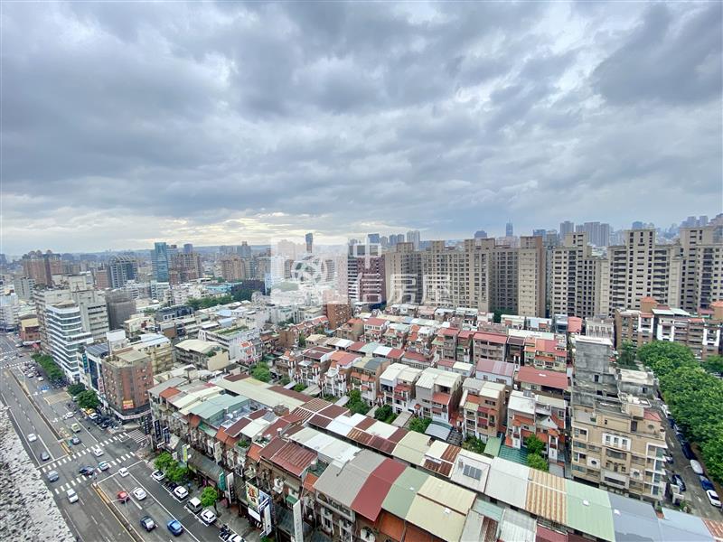 中國醫旁稀有室內53坪高樓層景觀五房房屋室內格局與周邊環境