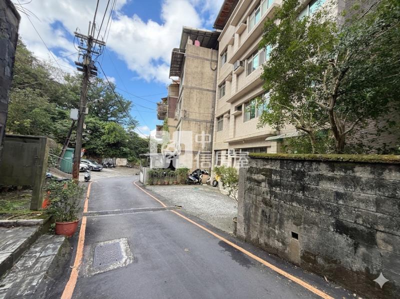 八堵火車站前露台雙車位房屋室內格局與周邊環境