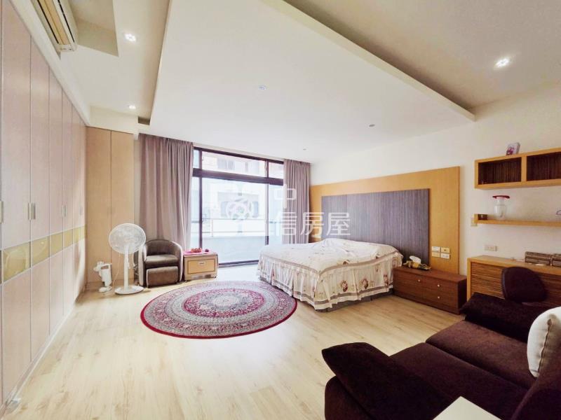 景賢公園朝南三車位電梯大豪墅房屋室內格局與周邊環境