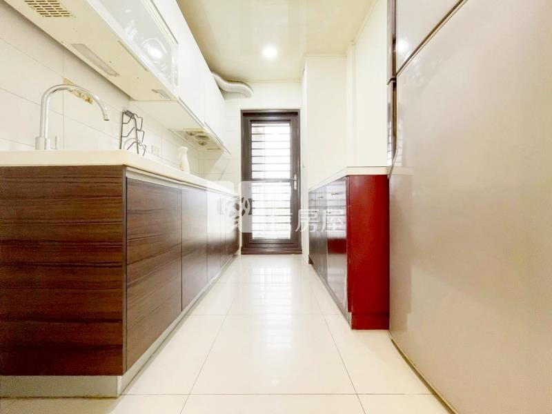 頭份三房雙平車美廈房屋室內格局與周邊環境