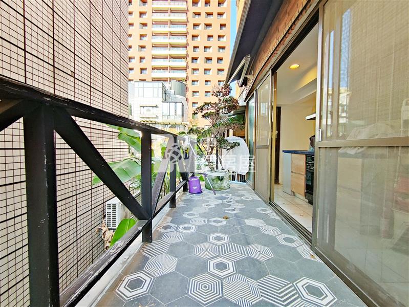 大德街園道旁角店房屋室內格局與周邊環境