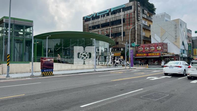 A22捷運站旁公寓三樓房屋室內格局與周邊環境