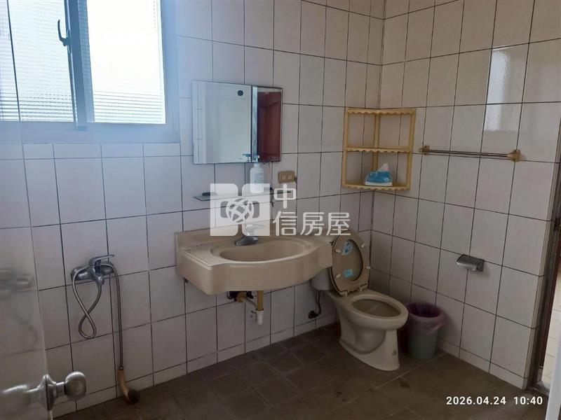 西平路大面寬雙併透天房屋室內格局與周邊環境