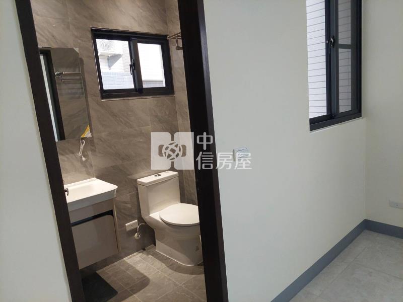 屏東市公園優質電梯華廈房屋室內格局與周邊環境