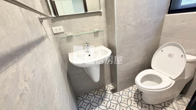 西港正路邊金店面住家房屋室內格局與周邊環境